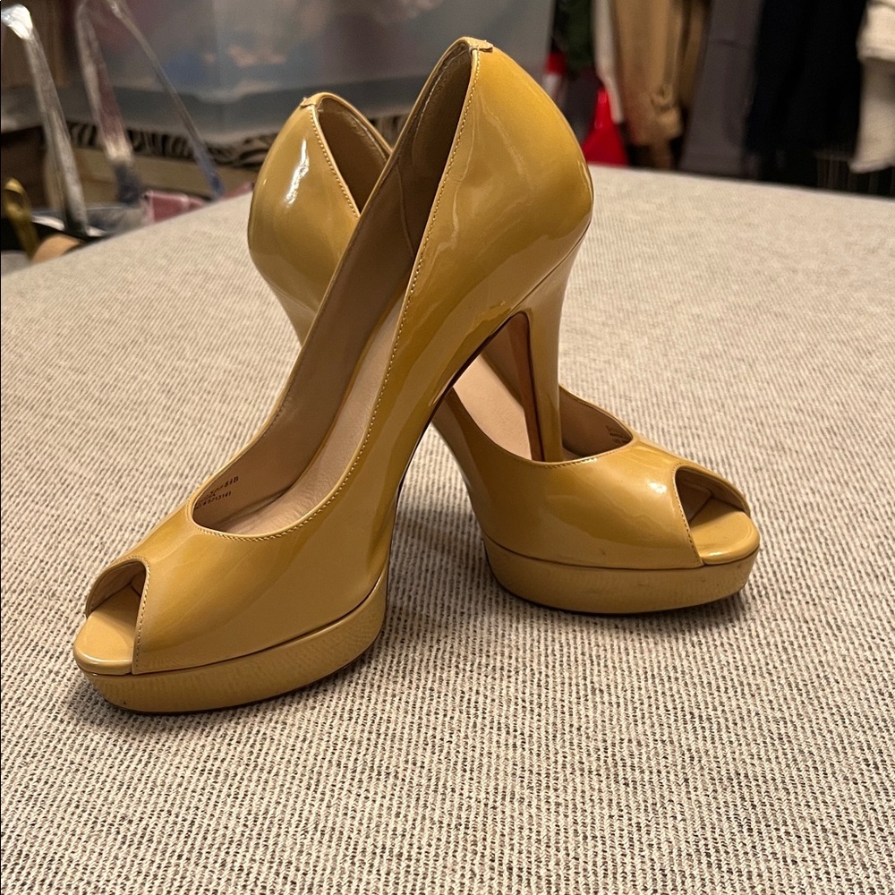 Cole Hann x Nike Air Yellow Patent Peep-Toe Platform Heels - Picture 16 of 16